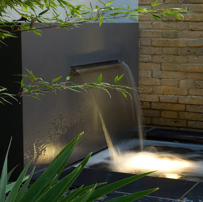 Water Features UK5 grey aluminium water wall feature